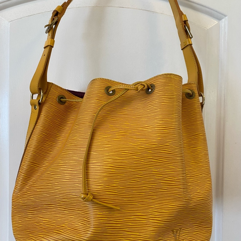 Louis Vuitton Yellow/Purple Epi Leather Noé Shoulder Bag - Picture 3 of 15